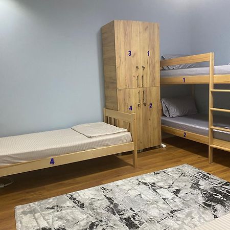 City Park Hostel Prishtine Bagian luar foto