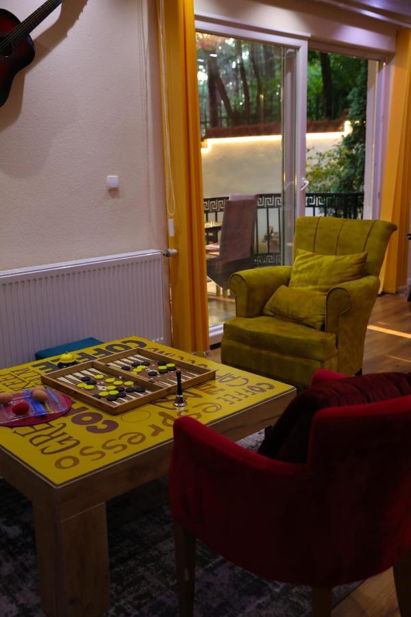 City Park Hostel Prishtine Bagian luar foto