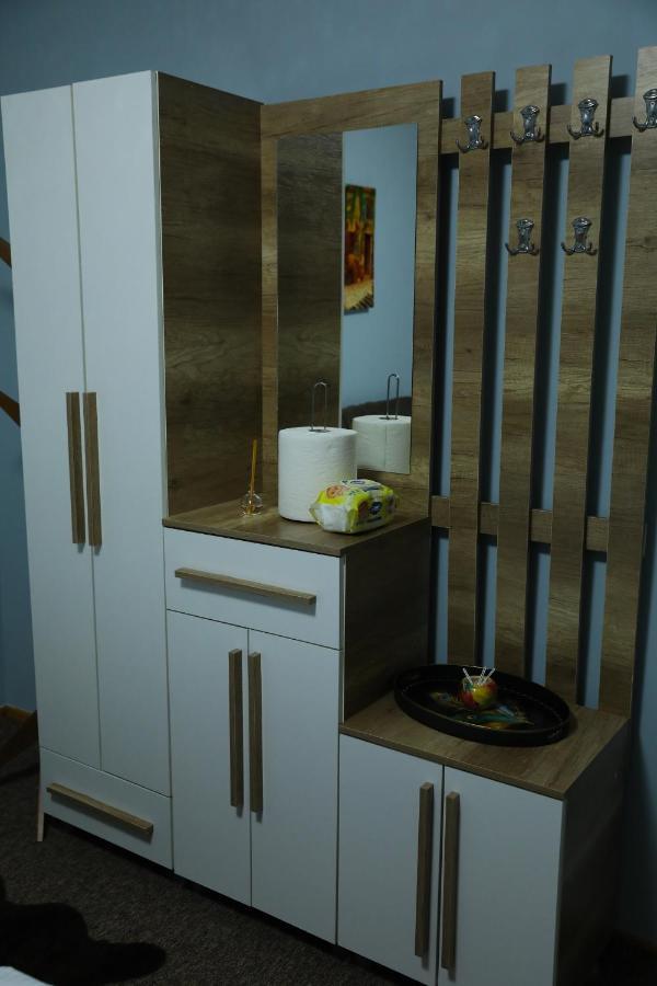 City Park Hostel Prishtine Bagian luar foto