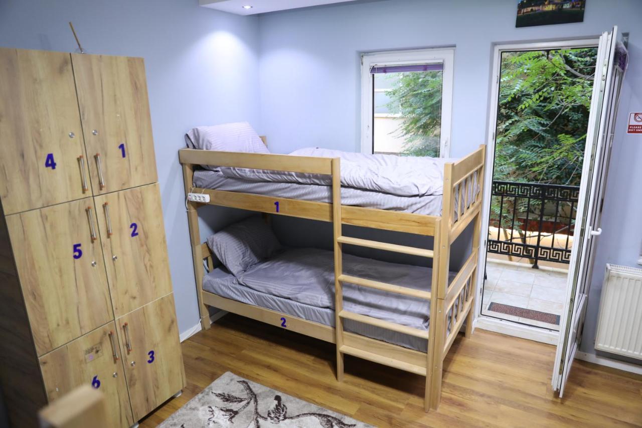 City Park Hostel Prishtine Bagian luar foto