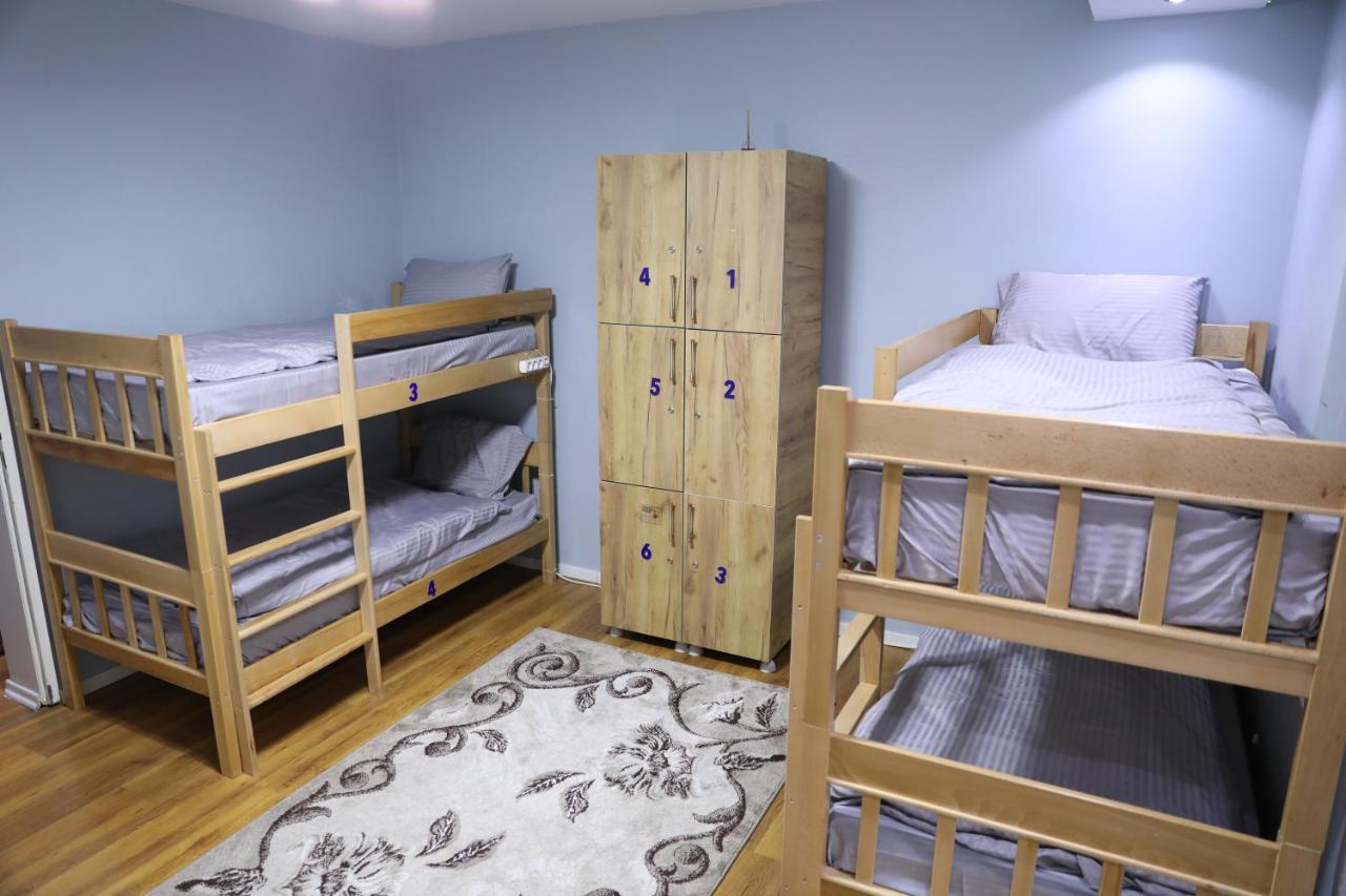 City Park Hostel Prishtine Bagian luar foto