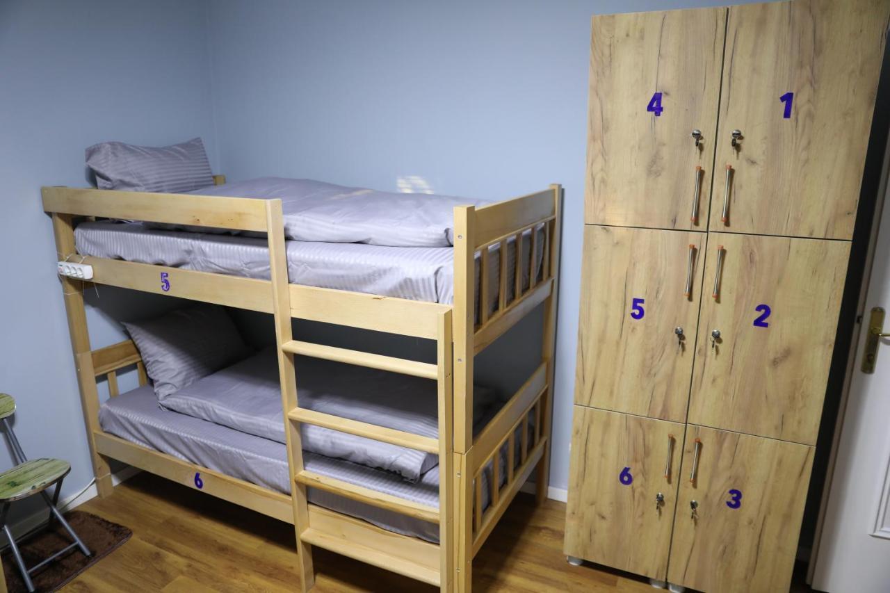 City Park Hostel Prishtine Bagian luar foto