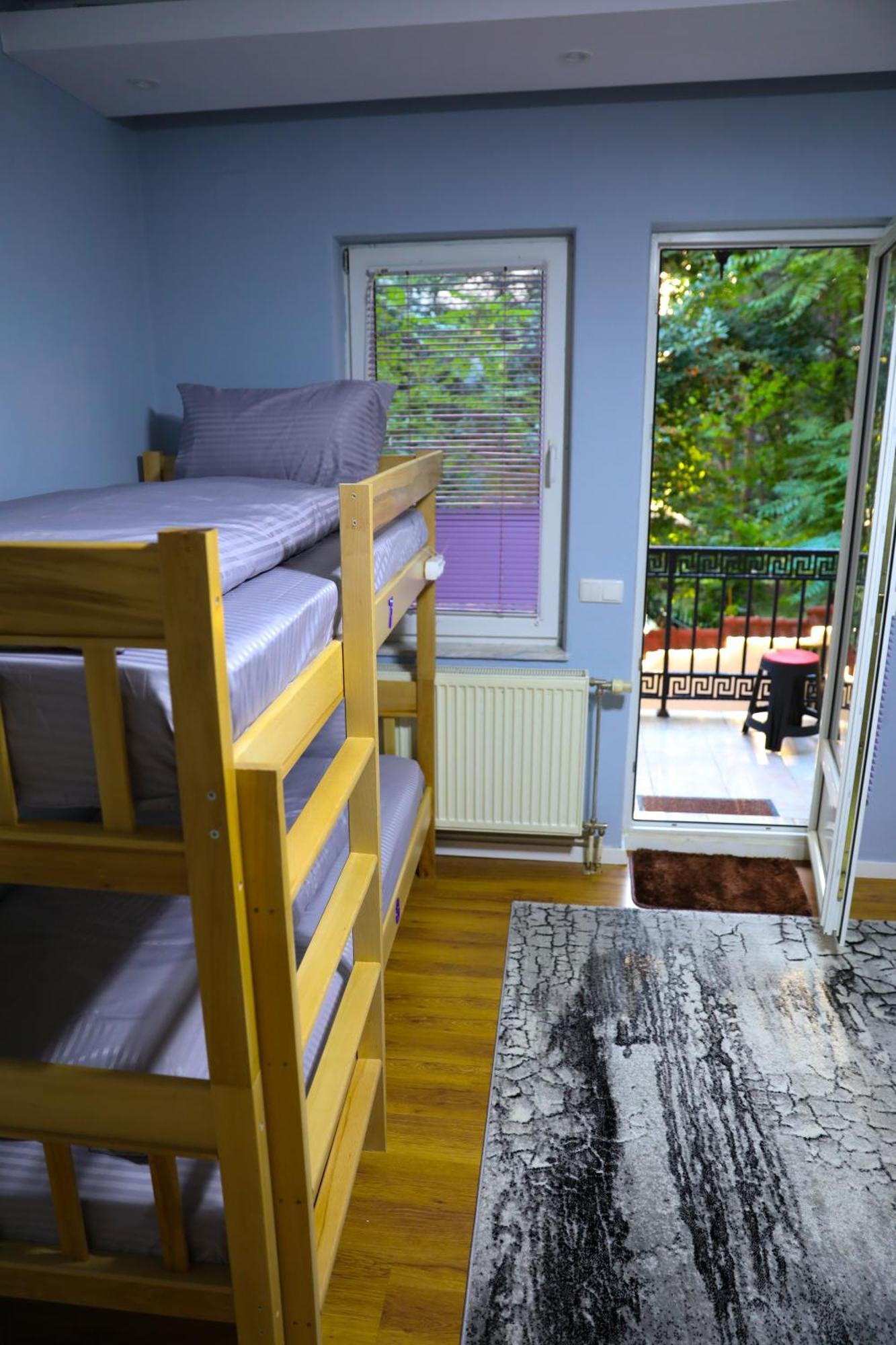 City Park Hostel Prishtine Bagian luar foto